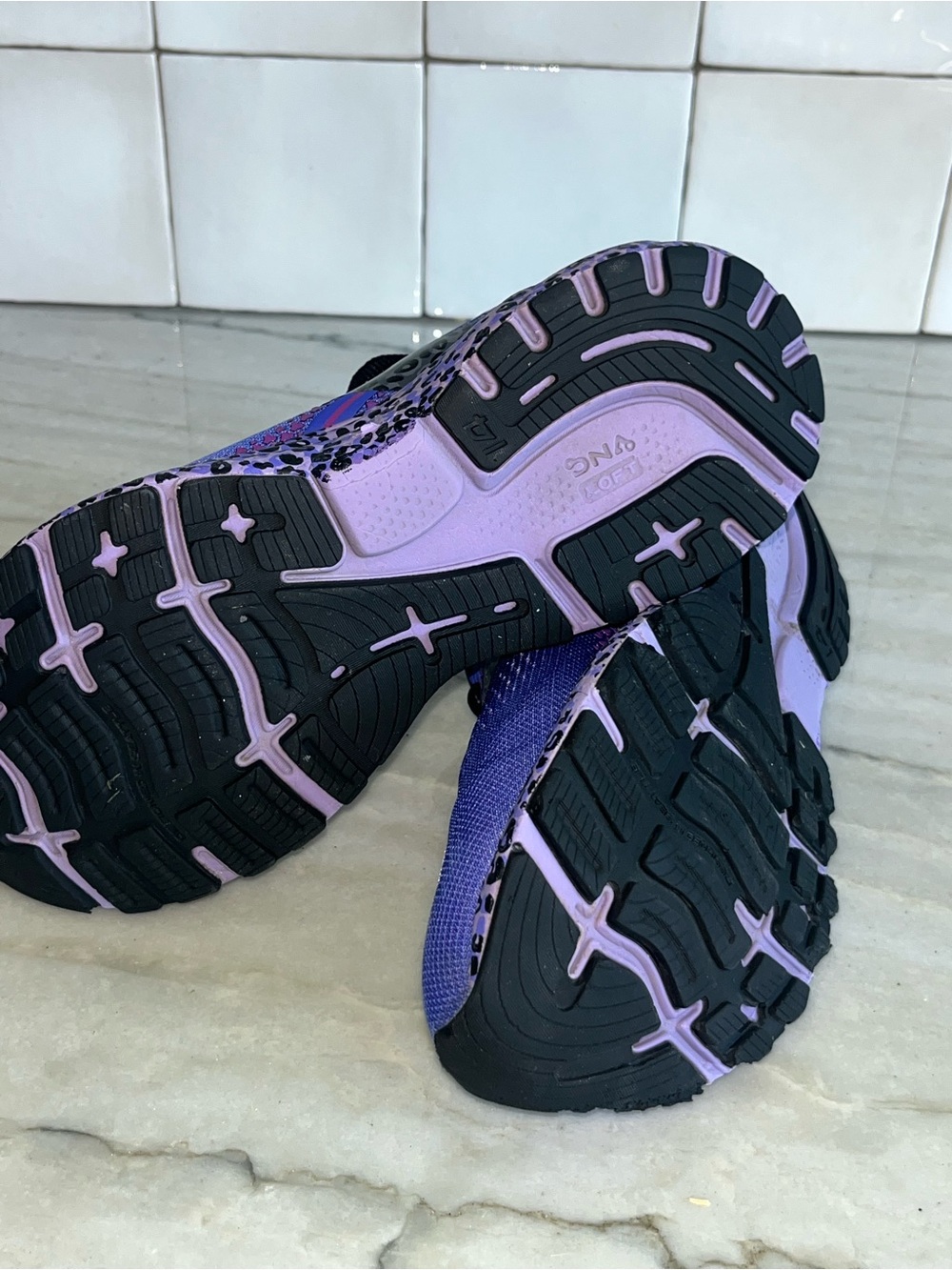 BROOKS GHOST 14 PURPLE LEOPARD RUNNING SHOE SNEAKER SZ 8 - Picture 11 of 13
